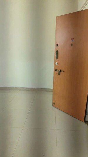 Room in 1.5 BHK Apartment at Vakola – for Sale