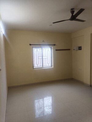 Room in 2 BHK Apartment at Krishna Residency Kadubeesanahalli, Kadubeesanahalli – for Rent