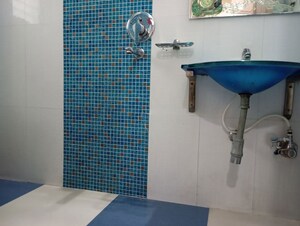 Bathroom in 5 BHK Villa at Chembur – for Rent