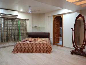 Bedroom in 5 BHK Villa at Chembur – for Rent