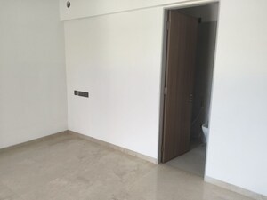 Room in 2 BHK Apartment at Vile Parle West – for Rent