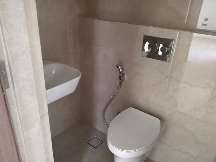 Bathroom, vile parle west 2 Bedroom 750 Sq.Ft. Apartment In Vile Parle West Mumbai 10271053