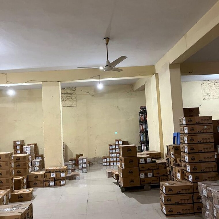Living Room, sector 21d Commercial Warehouse 500 Sq.Yd. In Sector 21d Faridabad 10271063