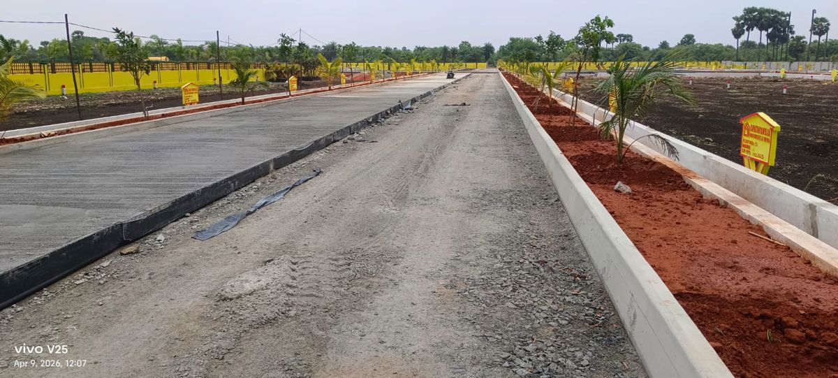 Plot For Sale in Penamaluru