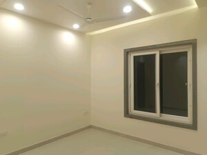 Room in 6+ BHK Independent House at Sector 45 – for Rent
