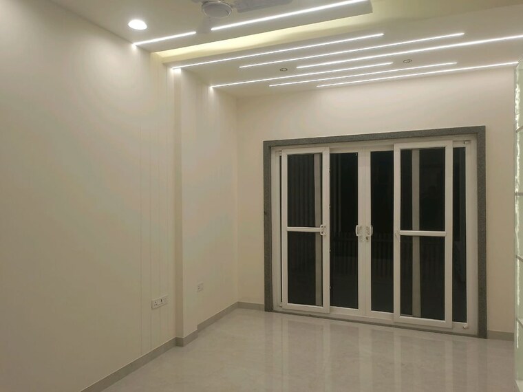 Room, sector 45 6+ Bedroom 350 Sq.Yd. Independent House In Sector 45 Faridabad 10271179