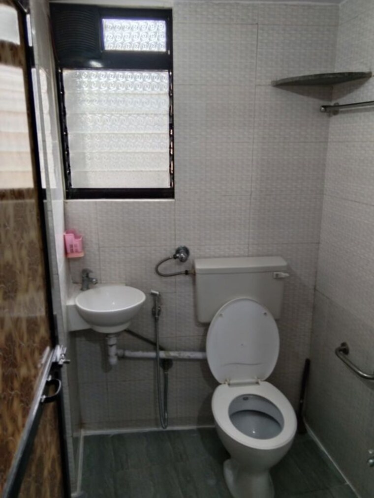Bathroom, lalani-velentine-iv-and-v 2 Bedroom 700 Sq.Ft. Apartment In Goregaon East Mumbai 10271090