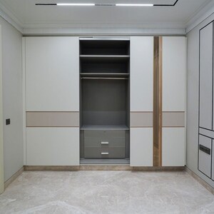 Room in 3 BHK Builder Floor at Defence Colony – for Rent