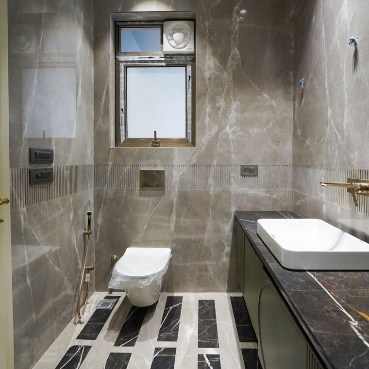 Bathroom, defence colony 3 Bedroom 1900 Sq.Ft. Builder Floor In Defence Colony Delhi 10271560