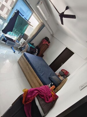 Team Area in 2 BHK Apartment at Empire Towers, Goregaon East – for Rent