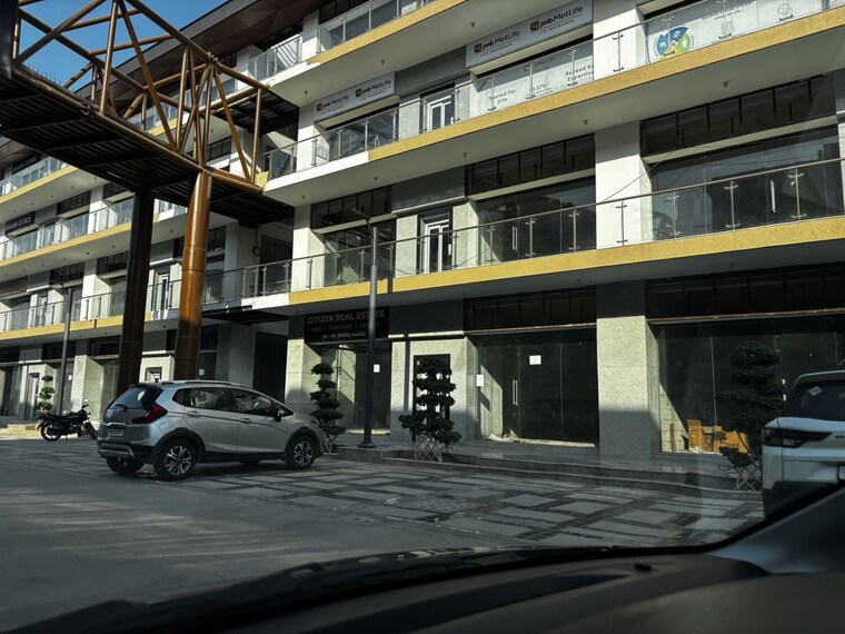 Gym, mansha-vega-street Commercial Showroom 330 Sq.Ft. In Sector 82 Faridabad 10271654