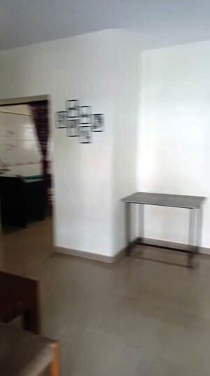Room in 2 BHK Apartment at Vardhaman Township, Hadapsar – for Rent