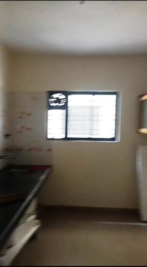Room in 2 BHK Apartment at Vardhaman Township, Hadapsar – for Rent