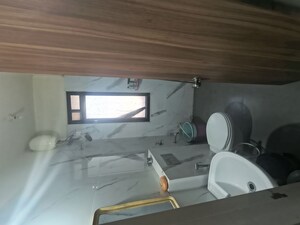 Master Bedroom in 2 BHK Apartment at Sion East – for Rent