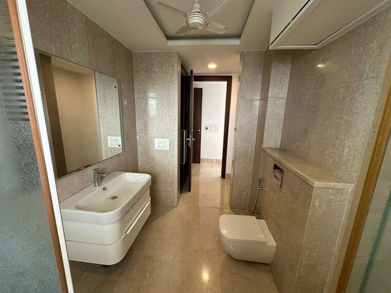 Bathroom, panchsheel enclave 4 Bedroom 418 Sq.Yd. Builder Floor In Panchsheel Enclave Delhi 10272152
