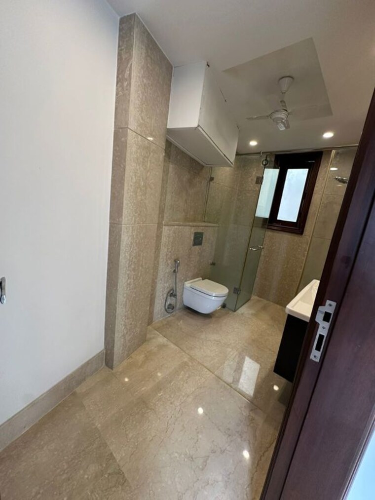 Bathroom, panchsheel enclave 4 Bedroom 480 Sq.Yd. Builder Floor In Panchsheel Enclave Delhi 10272197