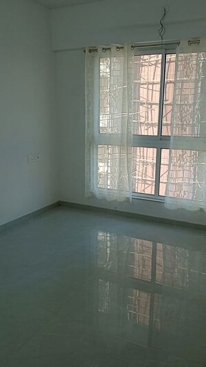 Room in 3 BHK Apartment at Shraddha Elite, Borivali West – for Rent