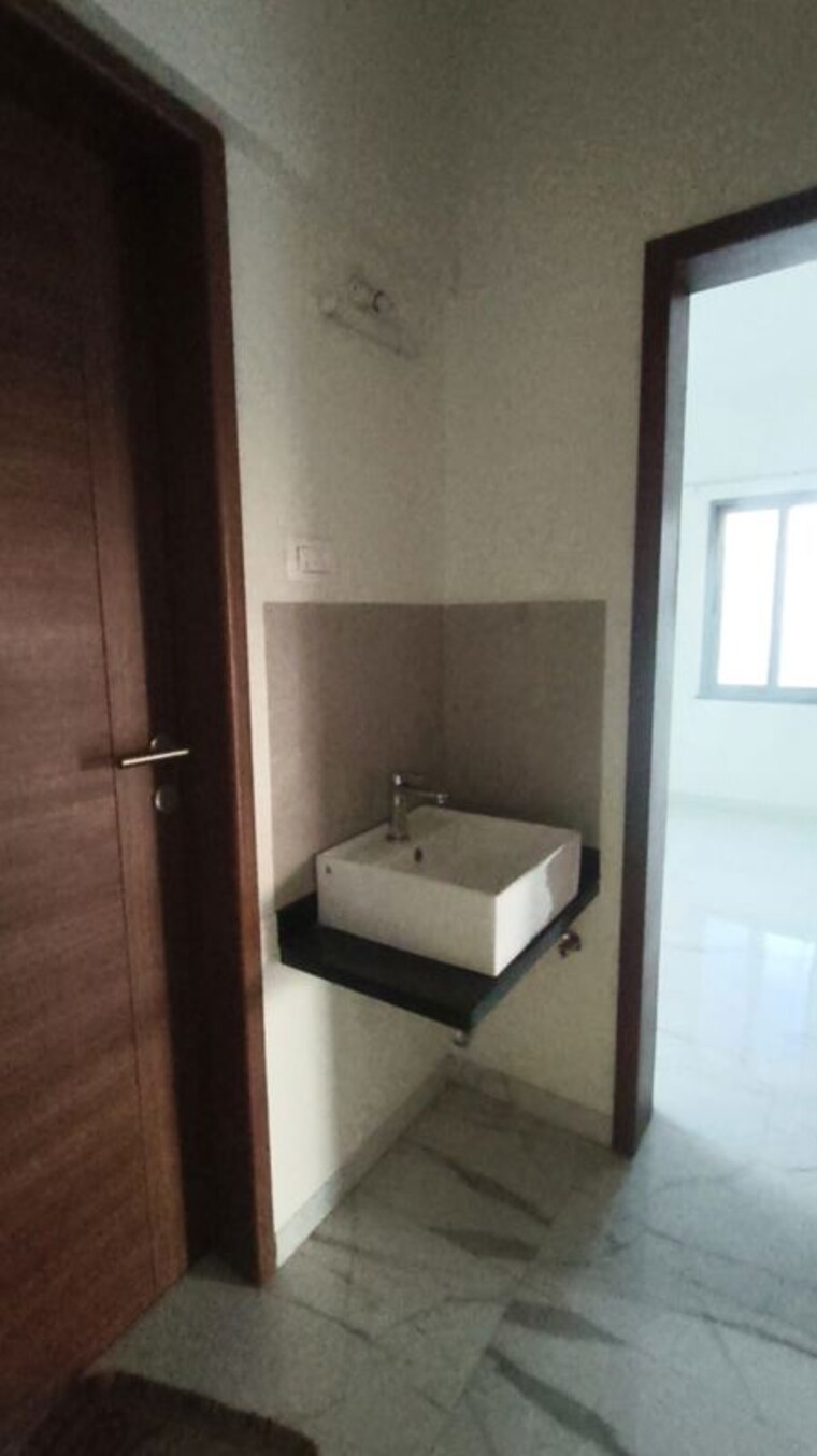 Bathroom, kakkad-madhukosh 2 Bedroom 800 Sq.Ft. Apartment In Balewadi Pune 10272061