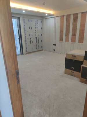 Room in 3 BHK Builder Floor at Hauz Khas – for Rent