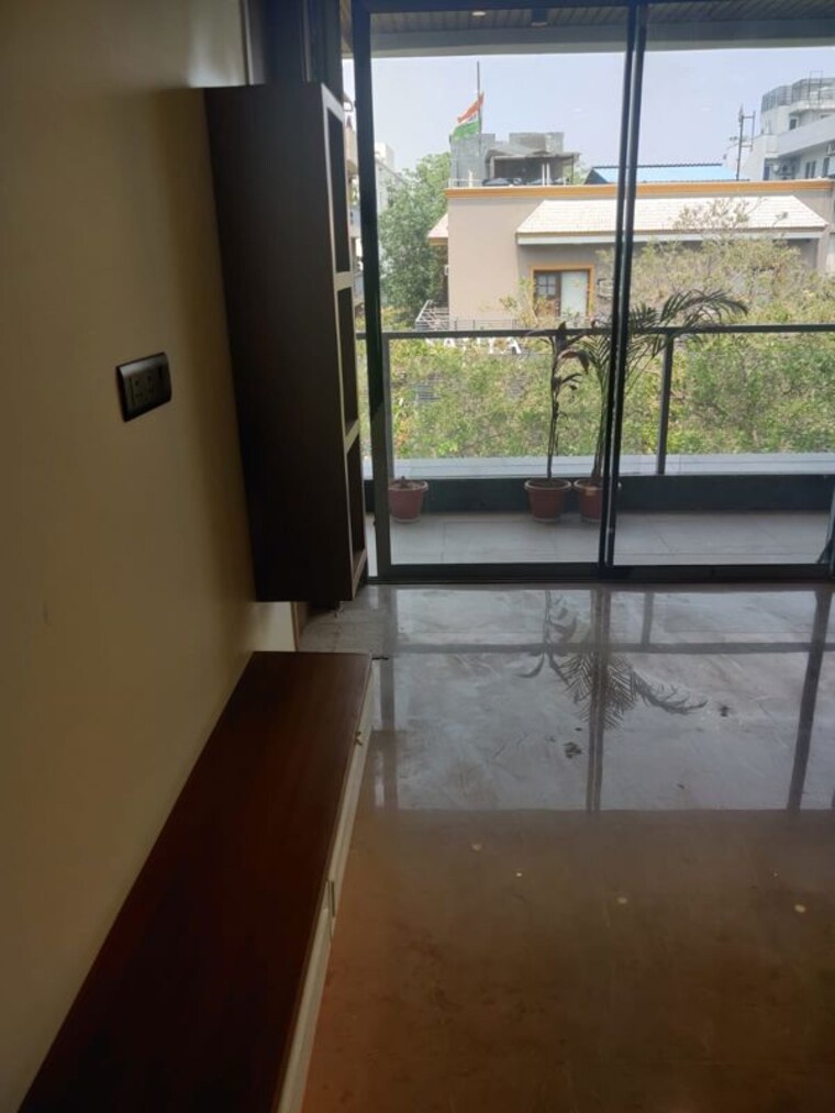 Living Room, hauz khas 3 Bedroom 275 Sq.Yd. Builder Floor In Hauz Khas Delhi 10272351