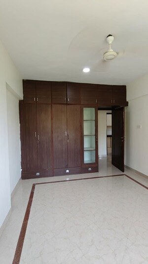 Room in 3 BHK Apartment at K Raheja Vihar, Powai – for Rent