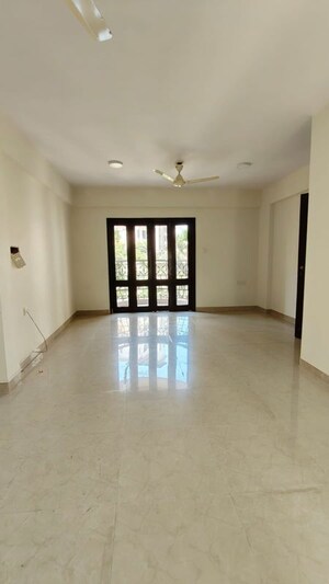 Room in 3 BHK Apartment at K Raheja Vihar, Powai – for Rent