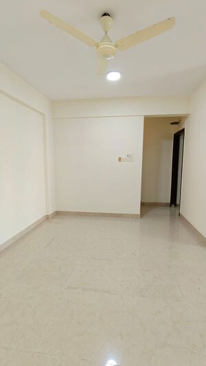 Room in 3 BHK Apartment at K Raheja Vihar, Powai – for Rent