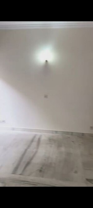 Room in 3 BHK Builder Floor at Greater Kailash ii – for Rent