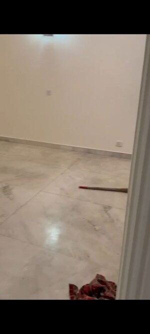 Room in 3 BHK Builder Floor at Greater Kailash ii – for Rent