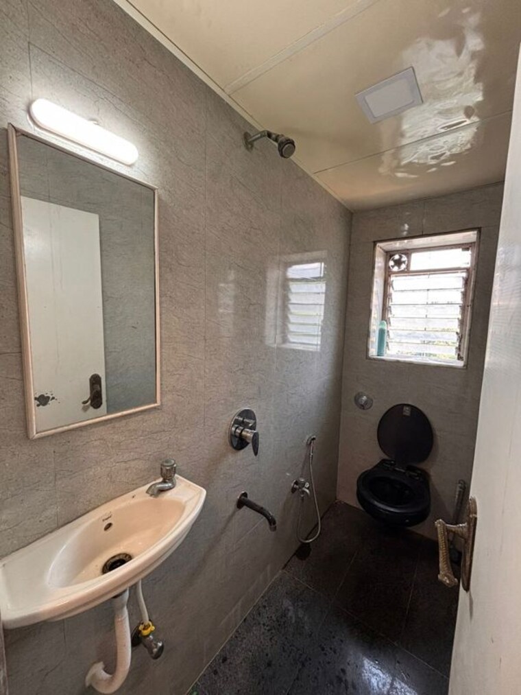 Bathroom, bandra west 1 Bedroom 500 Sq.Ft. Apartment In Bandra West Mumbai 10272668