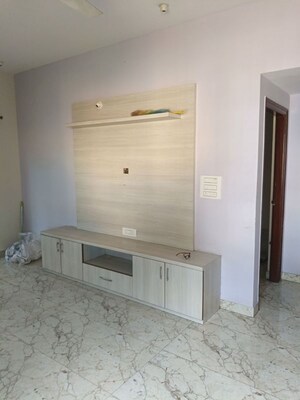 Room in 2 BHK Apartment at Embassy Icon, Infantry Road – for Rent