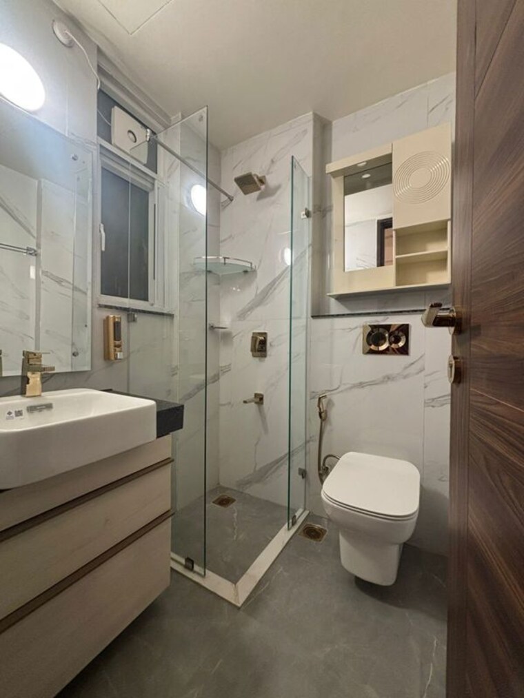Bathroom, smart-world-orchard 3 Bedroom 1630 Sq.Ft. Apartment In Sector 61 Gurgaon 10272981