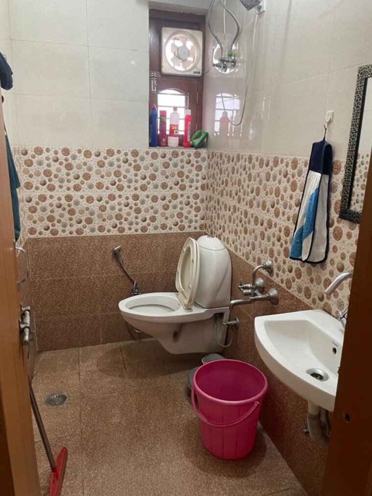 Bathroom, suncity-avenue-76 2 Bedroom 582 Sq.Ft. Apartment In Sector 76 Gurgaon 10273012