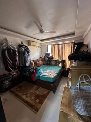 Room in 2 BHK Apartment at Bandra West – for Rent