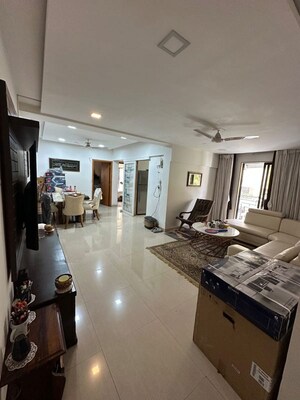 Room in 2 BHK Apartment at Bandra West – for Rent