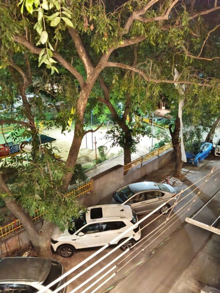 Gym, east of kailash 2 Bedroom 170 Sq.Yd. Builder Floor In East Of Kailash Delhi 10273089