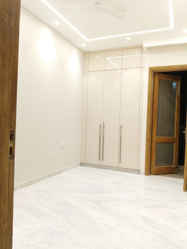 Room, east of kailash 2 Bedroom 170 Sq.Yd. Builder Floor In East Of Kailash Delhi 10273089