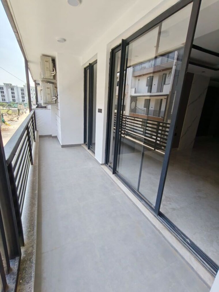 Balcony, bptp-green-oaks 3 Bedroom 1650 Sq.Ft. Builder Floor In Sector 70a Gurgaon 10273186