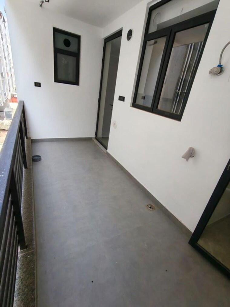 Balcony, bptp-green-oaks 3 Bedroom 1650 Sq.Ft. Builder Floor In Sector 70a Gurgaon 10273186