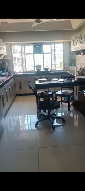 Team Area in 1.5 BHK Apartment at Claridge Apartment, Andheri West – for Rent