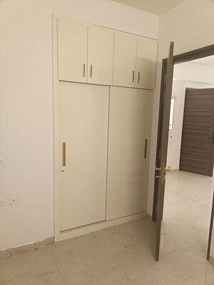 Building Lobby in 3 BHK Apartment at Smart World Orchard, Sector 61 – for Sale