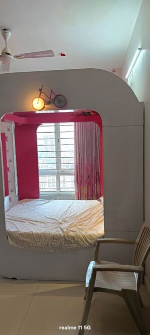 Bedroom in 3.5 BHK Apartment at Hadapsar – for Rent