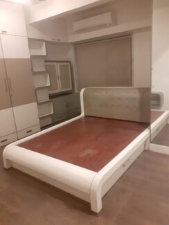 1.5 BHK + Pooja Room Apartment For Rent in Khar West