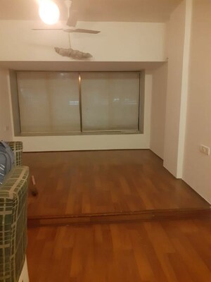 Living Room in 1.5 BHK Apartment at Khar West – for Rent