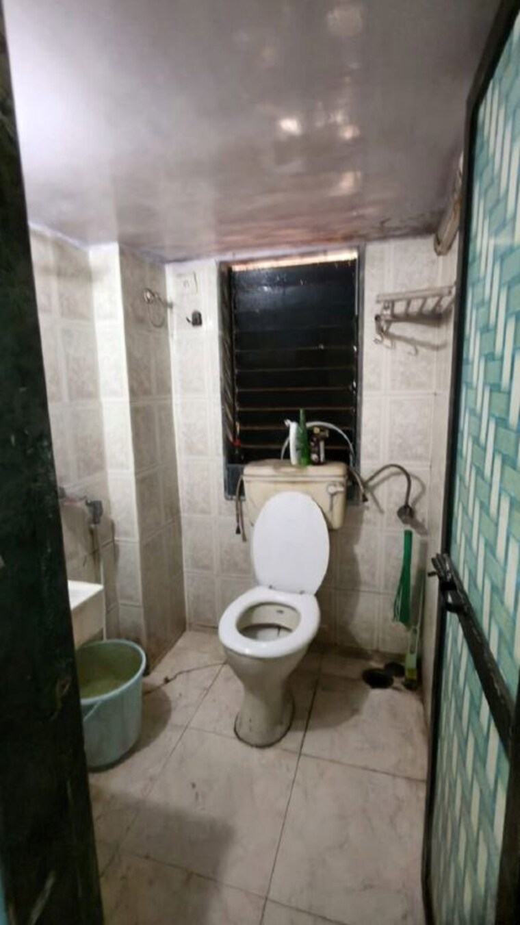 Bathroom, bandra west 2 Bedroom 700 Sq.Ft. Apartment In Bandra West Mumbai 10273470