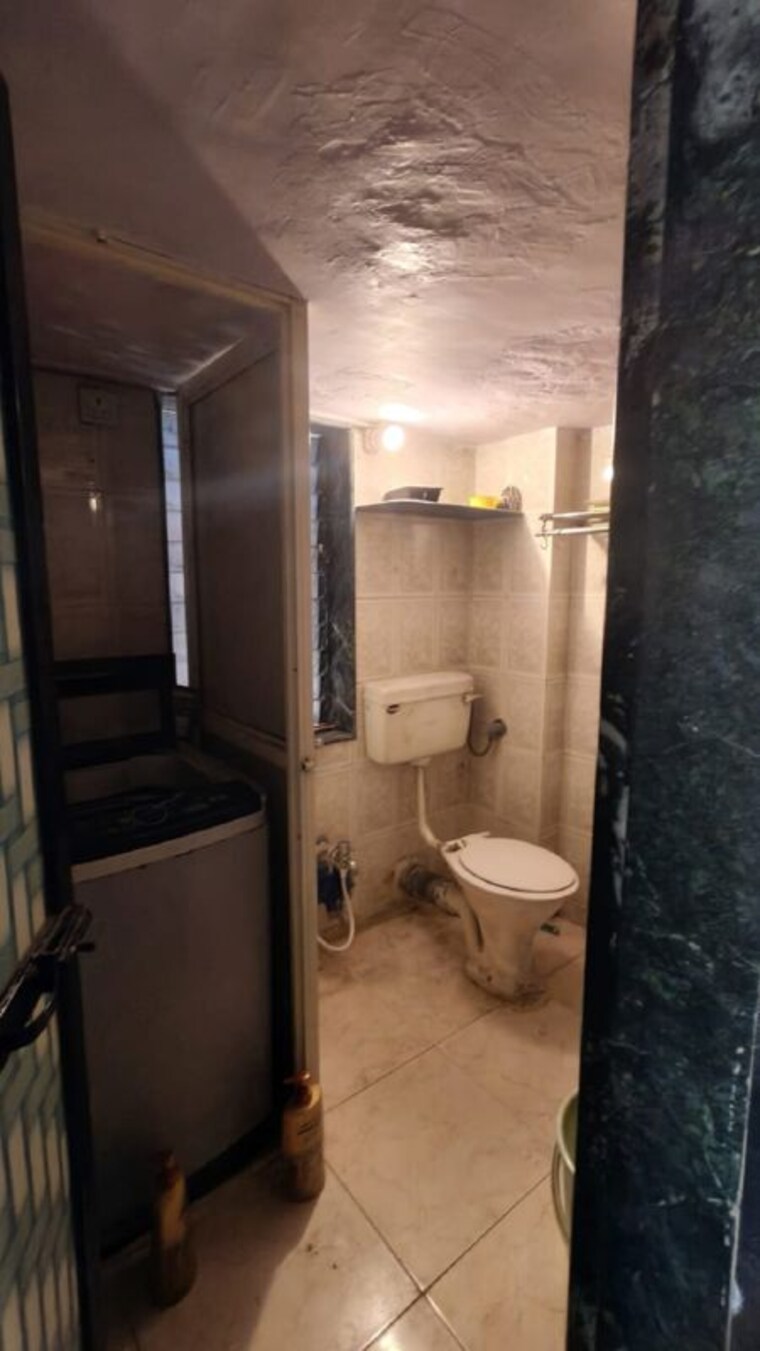 Bathroom, bandra west 2 Bedroom 700 Sq.Ft. Apartment In Bandra West Mumbai 10273470