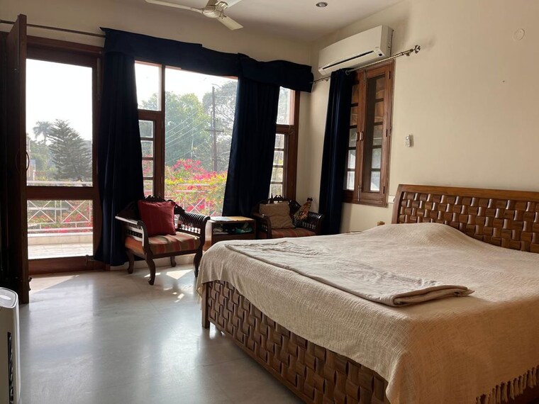 Bedroom, sector 11 3 Bedroom 500 Sq.Yd. Builder Floor In Sector 11 Chandigarh 10273467