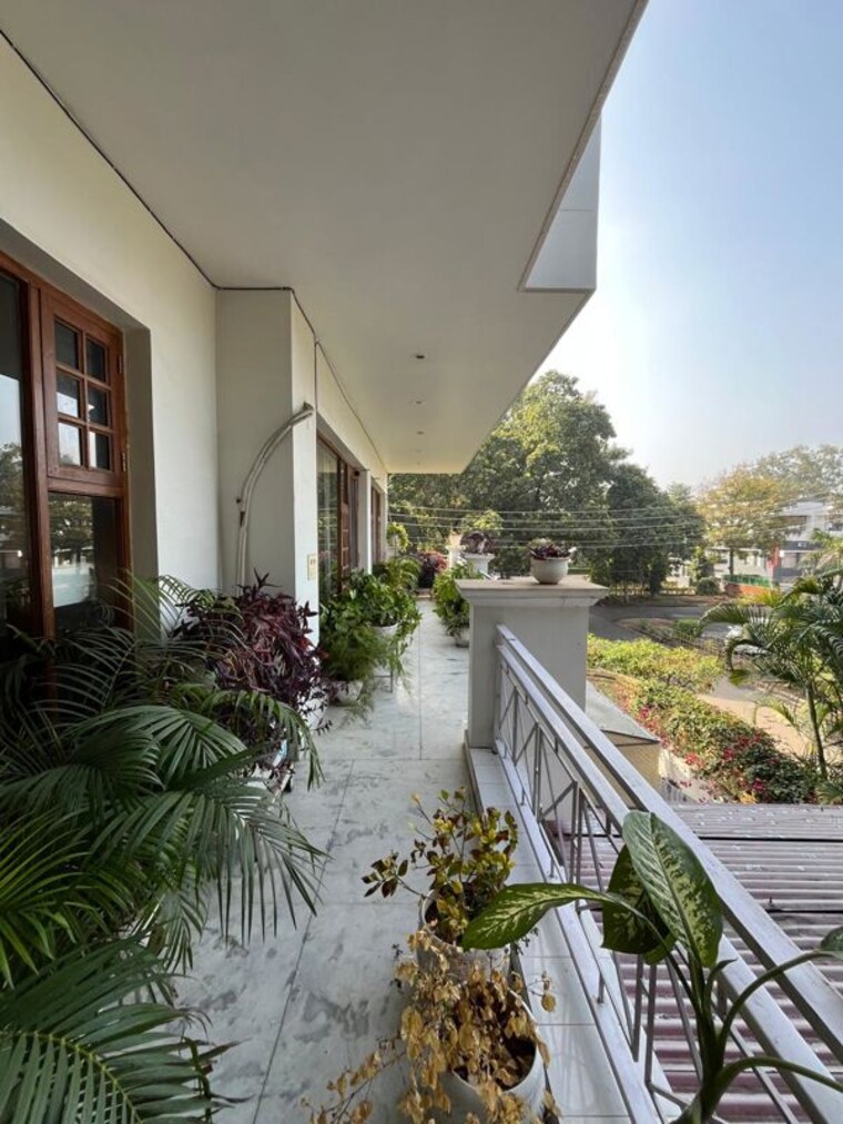 Balcony, sector 11 3 Bedroom 500 Sq.Yd. Builder Floor In Sector 11 Chandigarh 10273467