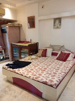 2 BHK + Pooja Room Apartment For Rent in Bandra West