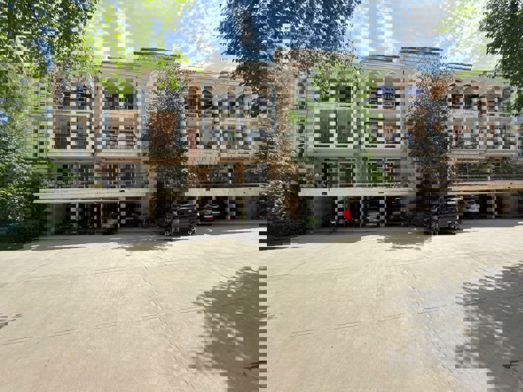 3 BHK 1600 Sq.Ft. Builder Floor in Omaxe Ambrosia